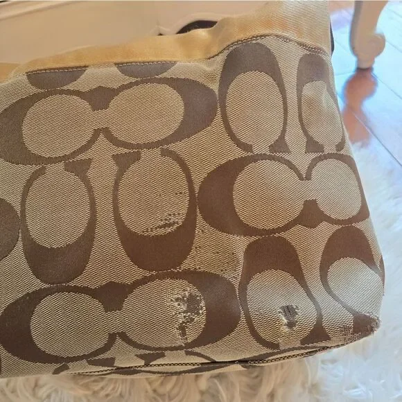 Coach Signature Monogram ** - Picture 5 of 10